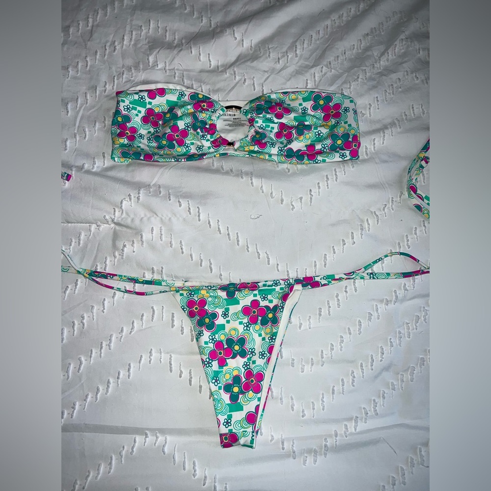 Frankie’s Bikini 💚💗